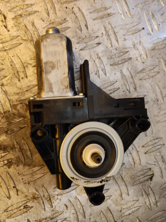 MOTOR ELEVALUNAS DELANTERO IZQUIERDO 100160