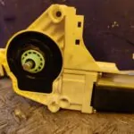 MOTOR ELEVALUNAS DELANTERO DERECHO 99707