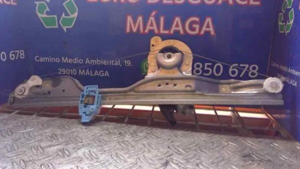 ELEVALUNAS DELANTERO IZQUIERDO 92250