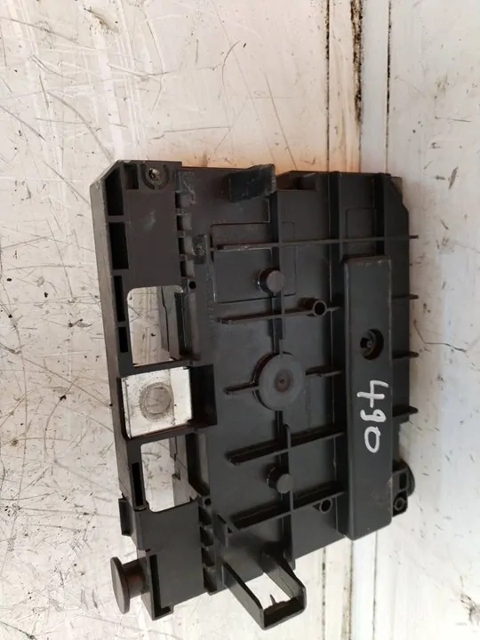 CAJA RELES / FUSIBLES 113990
