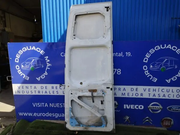 PUERTA TRASERA DERECHA 99670