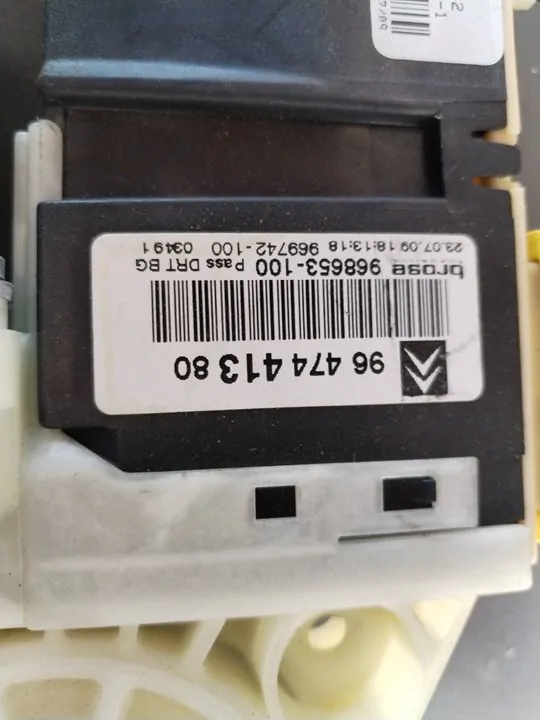 MOTOR ELEVALUNAS DELANTERO DERECHO 115132