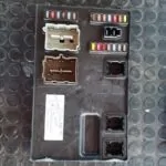 CAJA RELES / FUSIBLES 104431