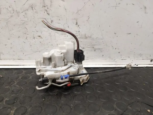 CERRADURA PUERTA DELANTERA IZQUIERDA 109981
