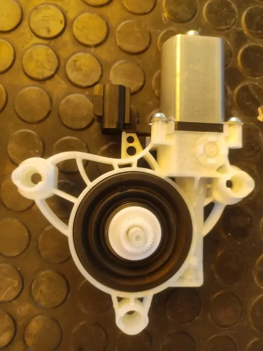 MOTOR ELEVALUNAS DELANTERO IZQUIERDO 107824