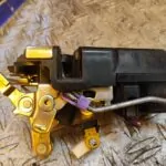 CERRADURA PUERTA TRASERA IZQUIERDA 99699