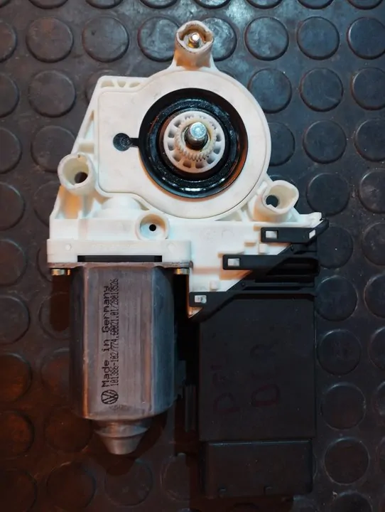 MOTOR ELEVALUNAS DELANTERO DERECHO 107834