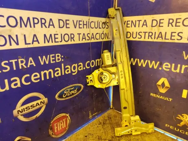 ELEVALUNAS DELANTERO DERECHO 99179