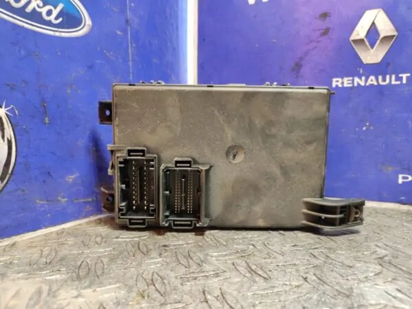 CAJA RELES / FUSIBLES 101302