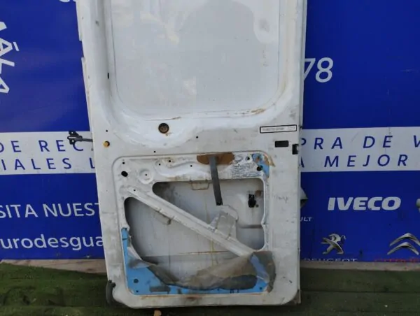 PUERTA TRASERA DERECHA 99670