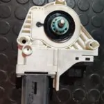 MOTOR ELEVALUNAS DELANTERO DERECHO 108667