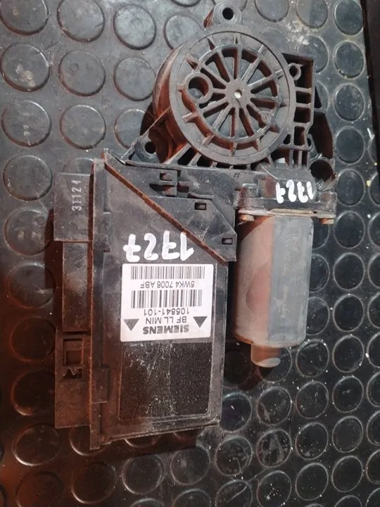 MOTOR ELEVALUNAS DELANTERO DERECHO 114296
