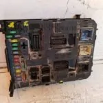 CAJA RELES / FUSIBLES 113993