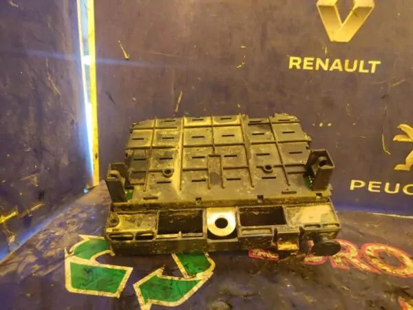 CAJA RELES / FUSIBLES 98628