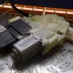 ELEVALUNAS DELANTERO DERECHO 92181