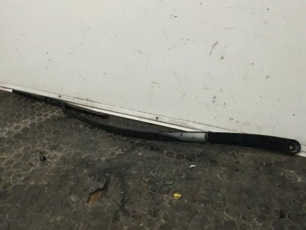 BRAZO LIMPIA DELANTERO IZQUIERDO 110374