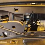 MOTOR ELEVALUNAS TRASERO DERECHO 93221