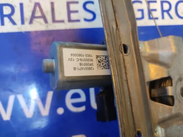 ELEVALUNAS DELANTERO DERECHO 100968
