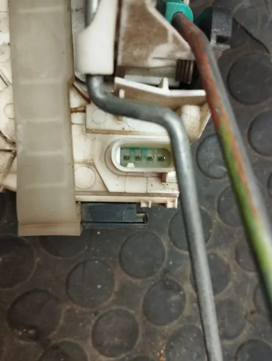 CERRADURA PUERTA DELANTERA IZQUIERDA 109256