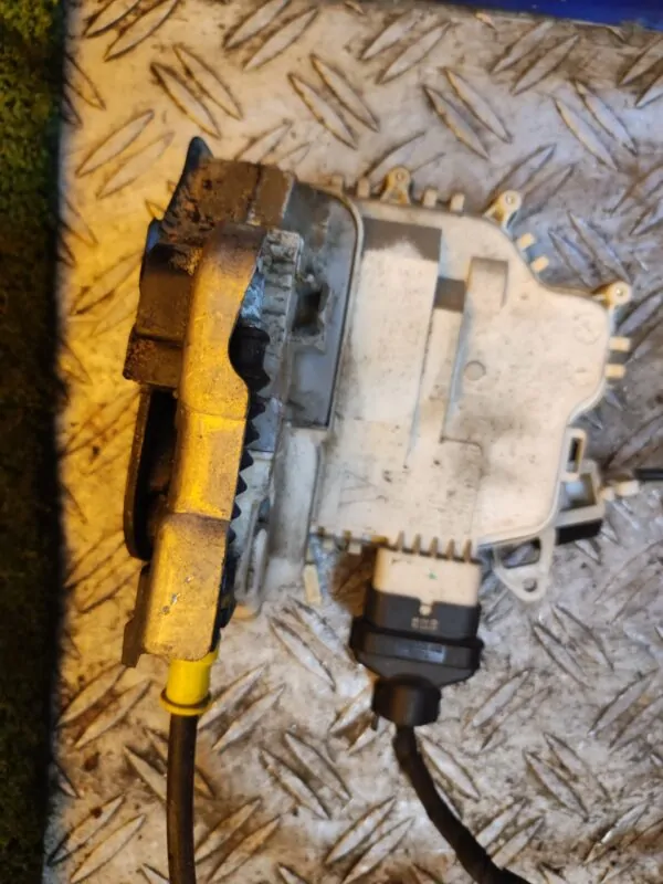 CERRADURA PUERTA DELANTERA DERECHA 99698