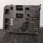 CAJA RELES / FUSIBLES 111942