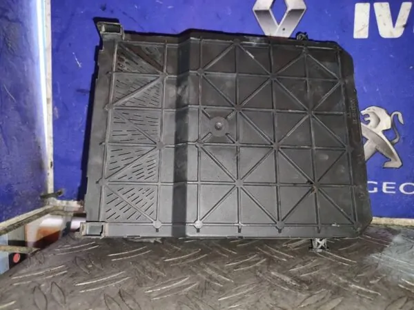 CAJA RELES / FUSIBLES 100775