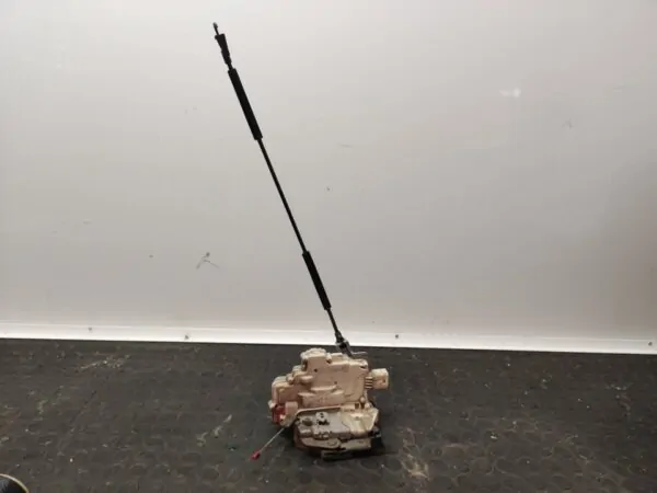 CERRADURA PUERTA DELANTERA DERECHA 105069