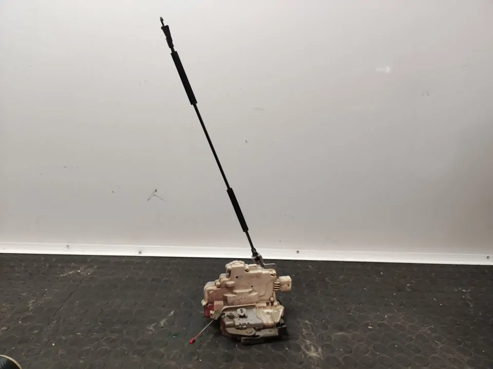 CERRADURA PUERTA DELANTERA DERECHA 105069