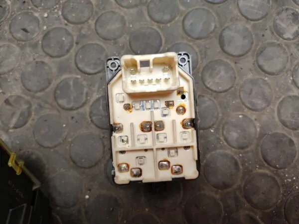MANDO ELEVALUNAS DELANTERO IZQUIERDO 106132