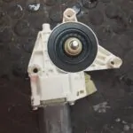 MOTOR ELEVALUNAS DELANTERO DERECHO 105601