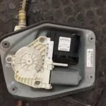 MOTOR ELEVALUNAS DELANTERO DERECHO 105635