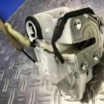 CERRADURA PUERTA DELANTERA DERECHA 91108