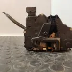CERRADURA PUERTA DELANTERA IZQUIERDA 104623