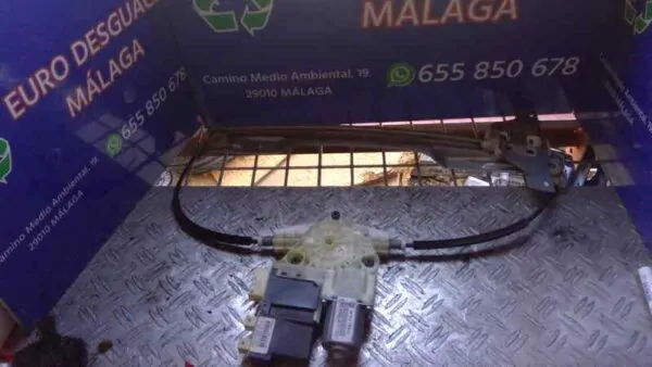 ELEVALUNAS DELANTERO DERECHO 92181