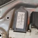 ELEVALUNAS DELANTERO DERECHO 111073