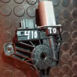 MOTOR ELEVALUNAS TRASERO DERECHO 109739