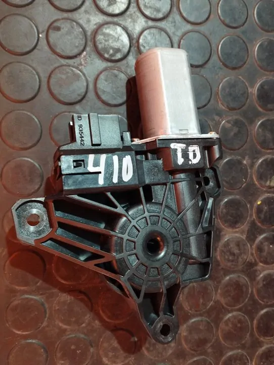 MOTOR ELEVALUNAS TRASERO DERECHO 109739