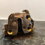 CERRADURA PUERTA TRASERA DERECHA 106320