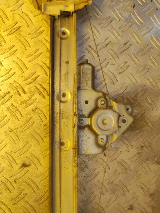 ELEVALUNAS DELANTERO DERECHO 100027