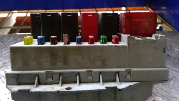 CAJA RELES / FUSIBLES 92202