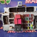 CAJA RELES / FUSIBLES 93840