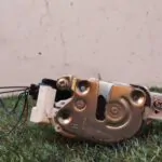 CERRADURA PUERTA DELANTERA DERECHA 106931