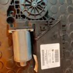 MOTOR ELEVALUNAS DELANTERO DERECHO 106908