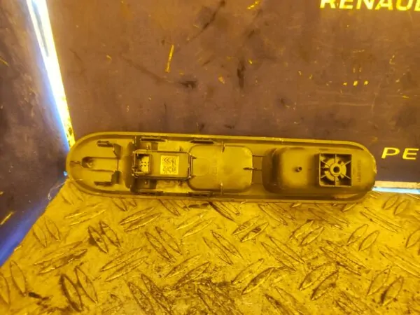 MANDO ELEVALUNAS DELANTERO DERECHO 99155
