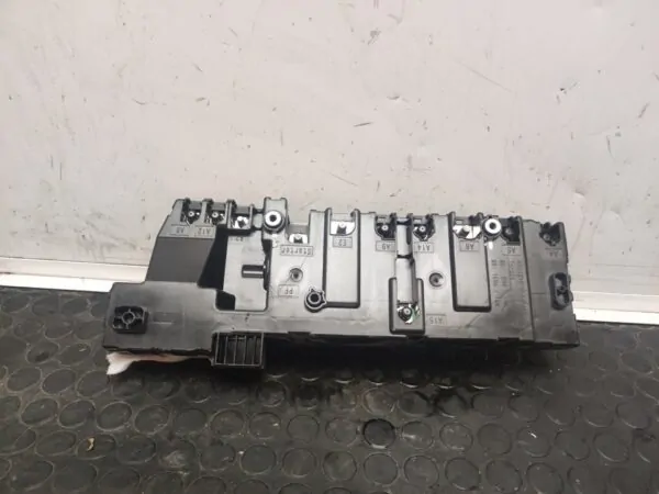 CAJA RELES / FUSIBLES 108204
