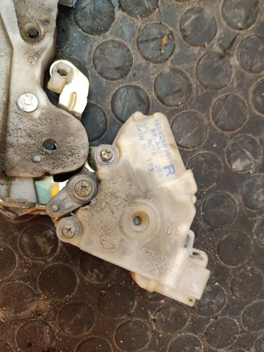 CERRADURA PUERTA TRASERA DERECHA 106320