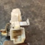 CERRADURA PUERTA TRASERA DERECHA 106320