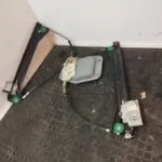 MOTOR ELEVALUNAS DELANTERO DERECHO 105635