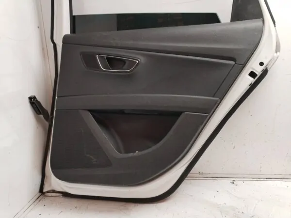 PUERTA TRASERA DERECHA 114257