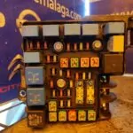 CAJA RELES / FUSIBLES 100544